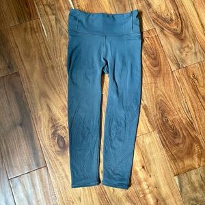 Lululemon Teal/Blue Cropped Cutout Leggings Size 4